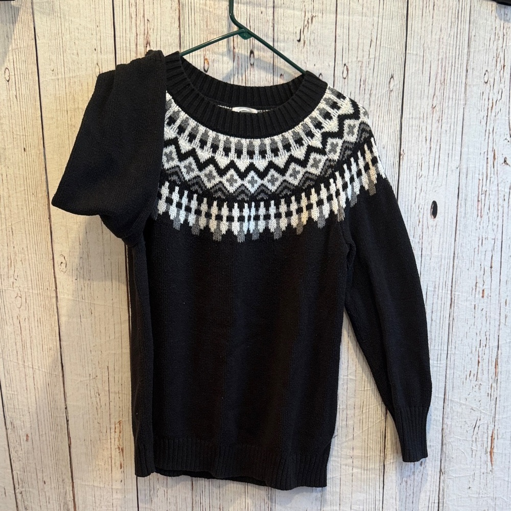 Old Navy Black Sweater with White Pattern